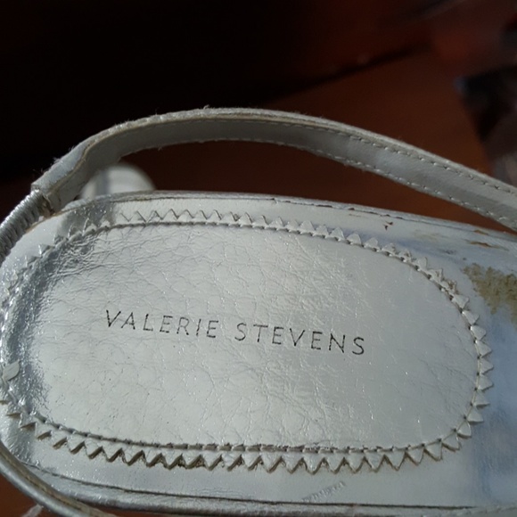 4" High heal shoes - Picture 2 of 6